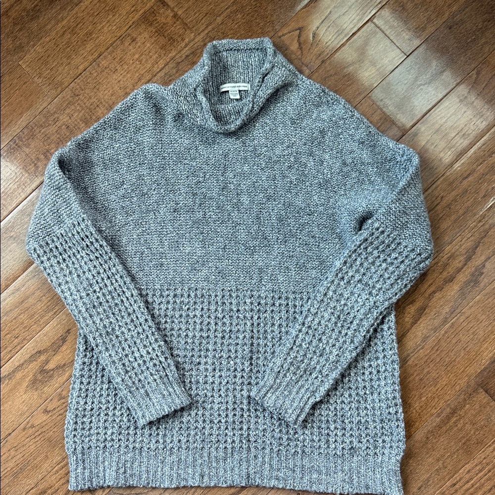 American Eagle Light Gray Sweater